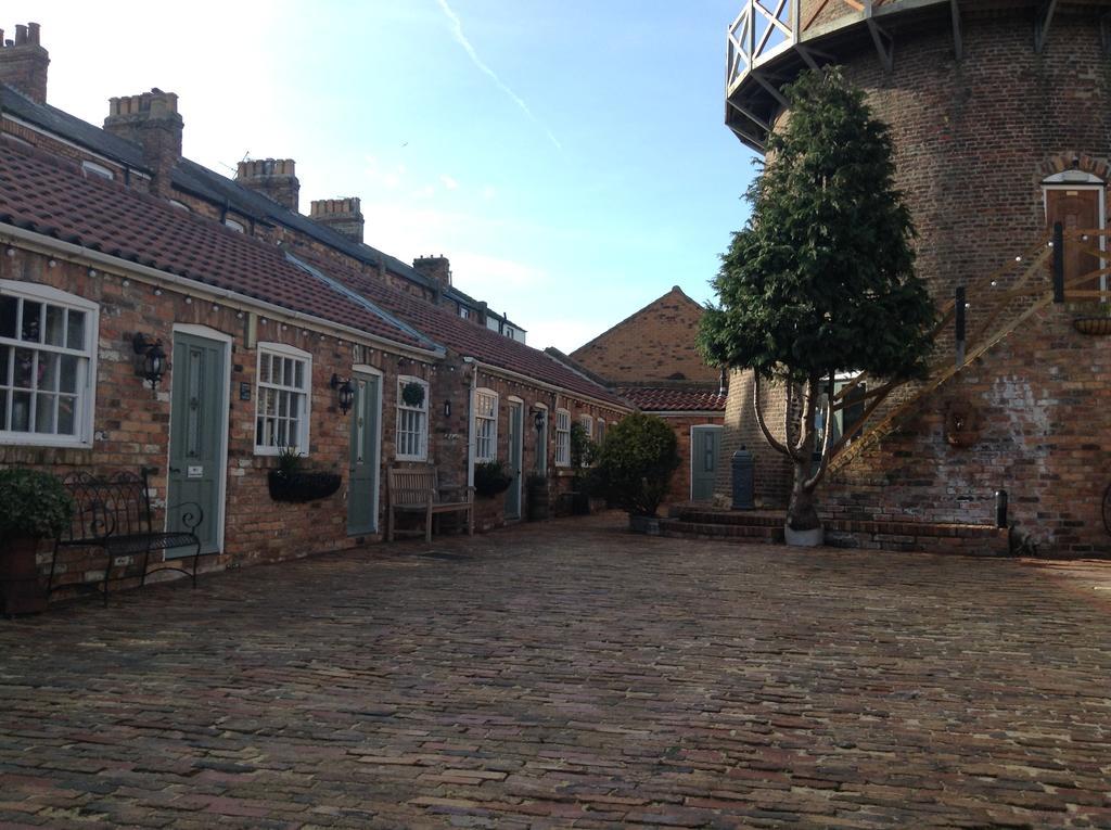 The Windmill Hotel Scarborough Exterior foto